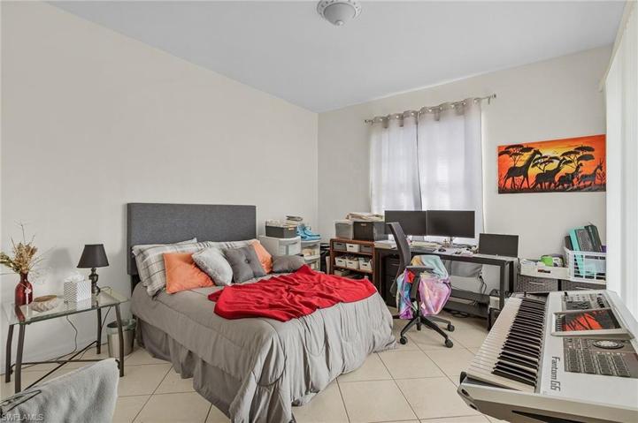 1628 NE 2nd TER, CAPE CORAL FL 33909