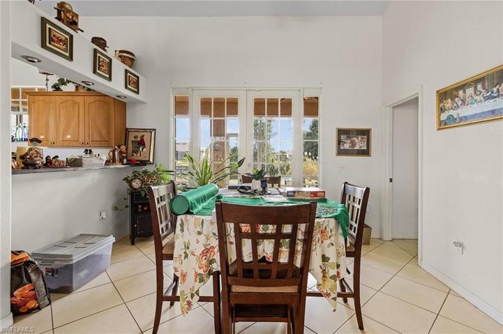 1628 NE 2nd TER, CAPE CORAL FL 33909