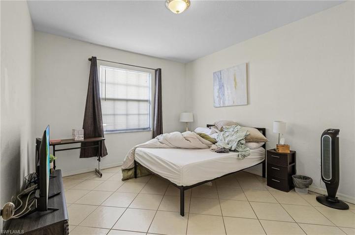 1628 NE 2nd TER, CAPE CORAL FL 33909