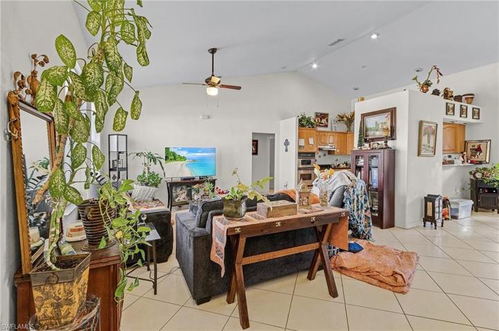 1628 NE 2nd TER, CAPE CORAL FL 33909