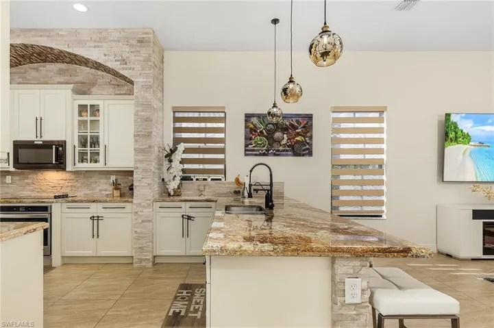 KITCHEN - DINING - FAMILY