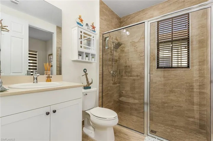 FULL BATHROOM ON 1ST FLOOR