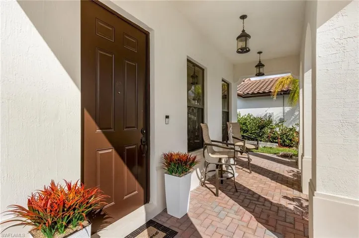 FRONT COVERED SITTING AREA