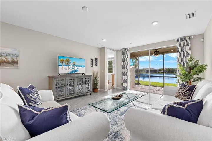 14558  Edgewater  CIR, Naples, FL 34114