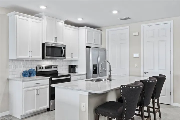 14558  Edgewater  CIR, Naples, FL 34114