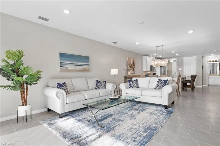14558  Edgewater  CIR, Naples, FL 34114