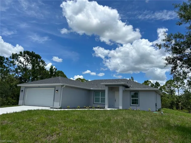 809 Knox Ave S, Lehigh Acres, Florida 33974