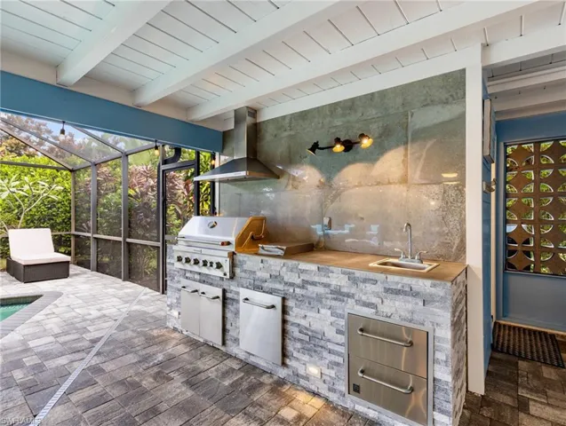 Outdoor Kitchen with gas grill