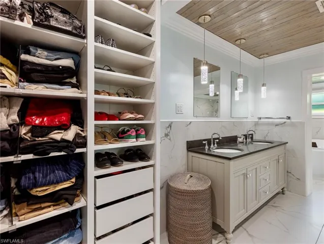 Walk thru Primary Closet