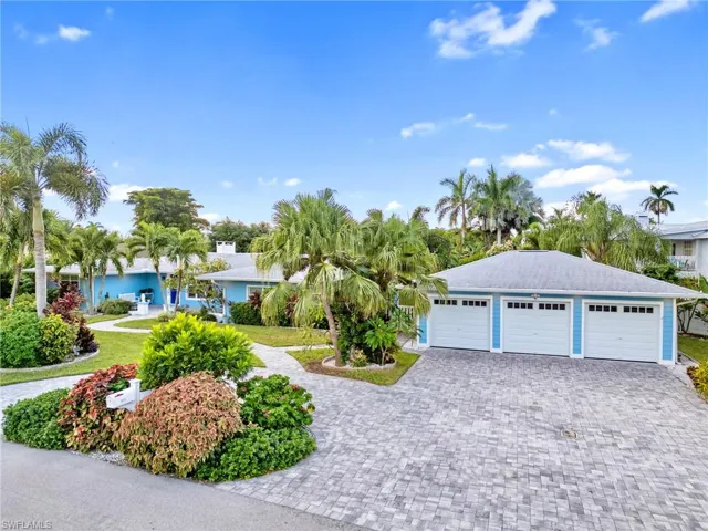 Detached 3 car garage