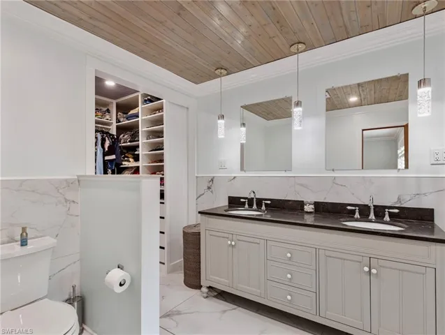Dual vanities