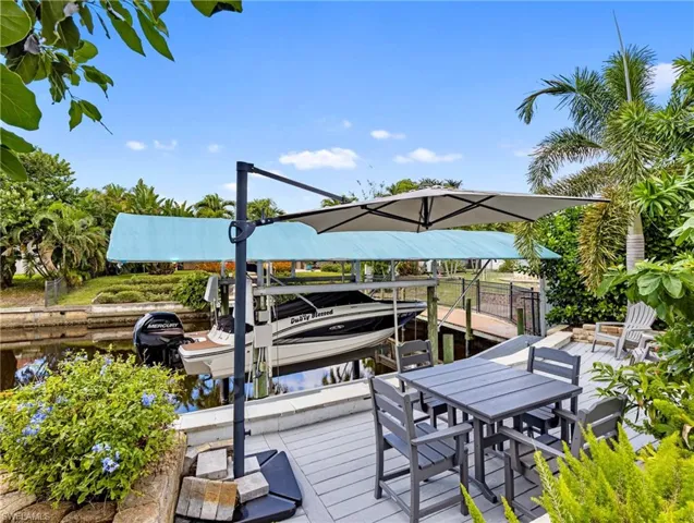 7000 lb, covered boat lift