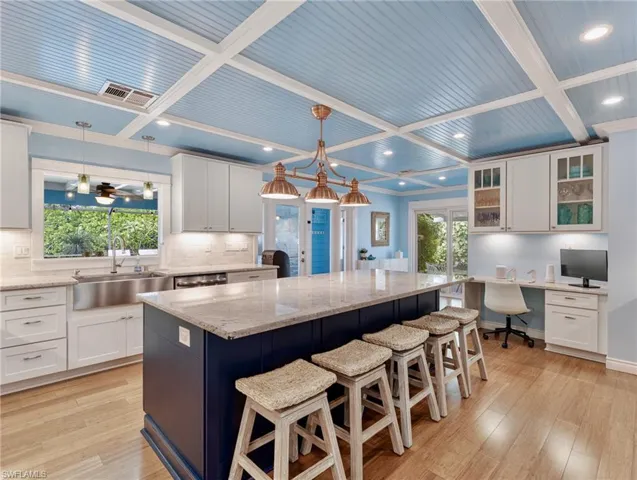 Kitchen with large island