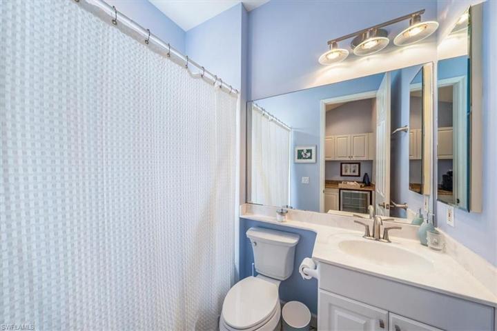 Cabana Full Bathroom