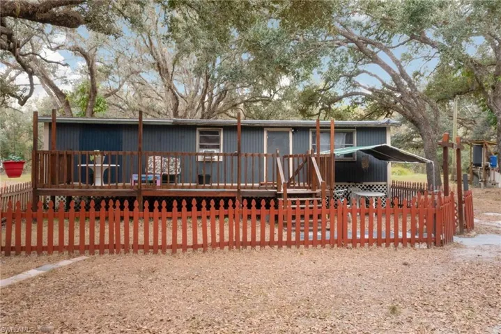 View of front of house 1279