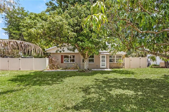 209 Kingston Dr, Fort Myers, Florida 33905
