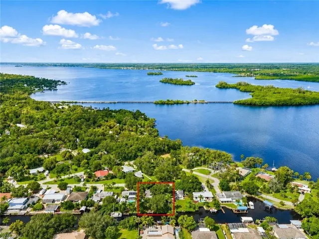 209 Kingston Dr, Fort Myers, Florida 33905