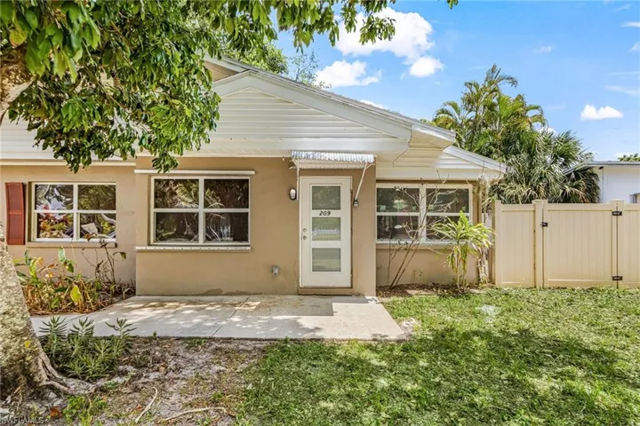 209 Kingston Dr, Fort Myers, Florida 33905