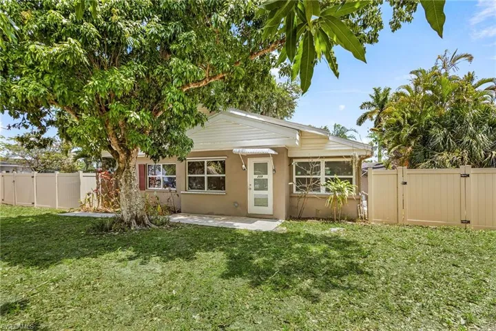 209 Kingston Dr, Fort Myers, Florida 33905