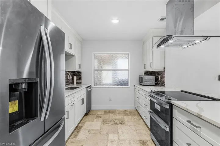 209 Kingston Dr, Fort Myers, Florida 33905