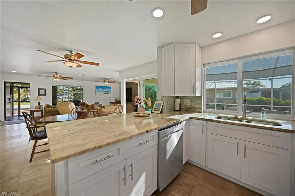 2404 16th ST, Cape Coral, FL 33990,225027078