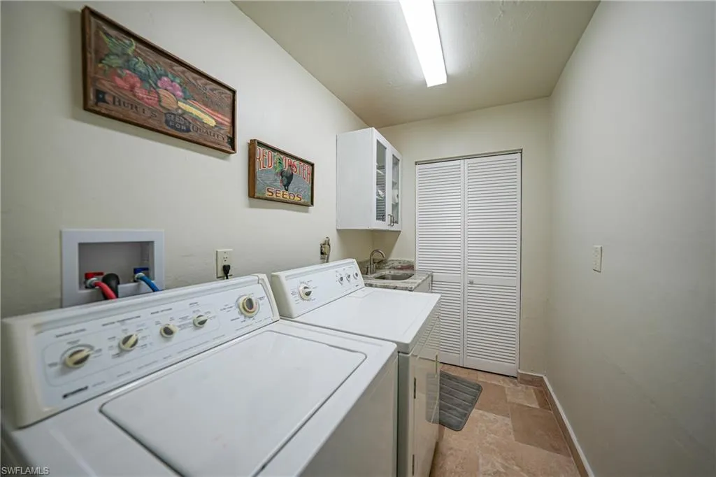 2404 16th ST, Cape Coral, FL 33990,225027078