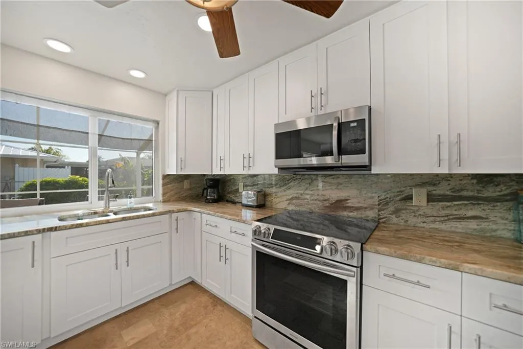 2404 16th ST, Cape Coral, FL 33990,225027078
