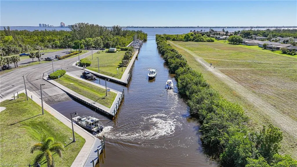 2404 16th ST, Cape Coral, FL 33990,225027078