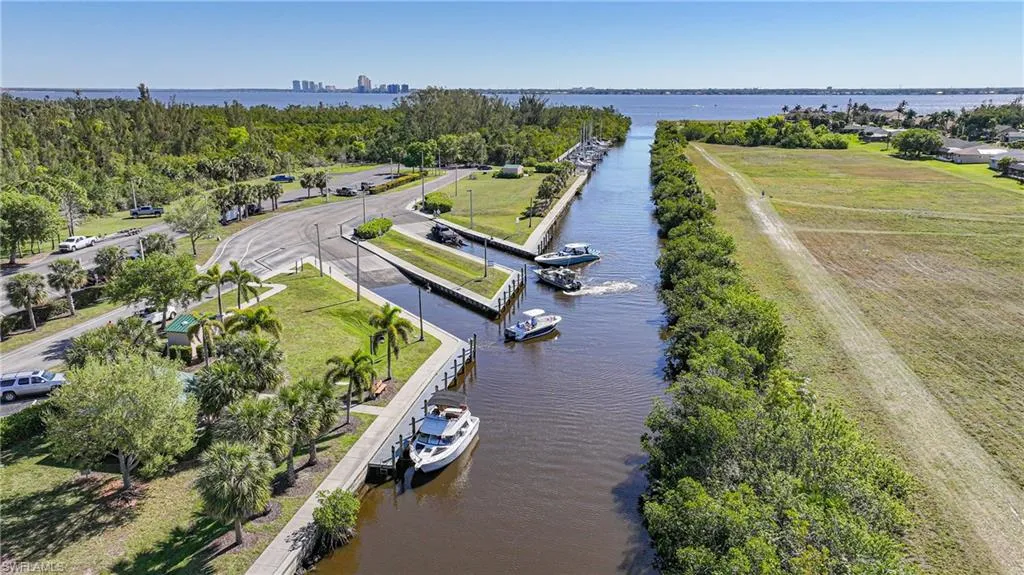 2404 16th ST, Cape Coral, FL 33990,225027078