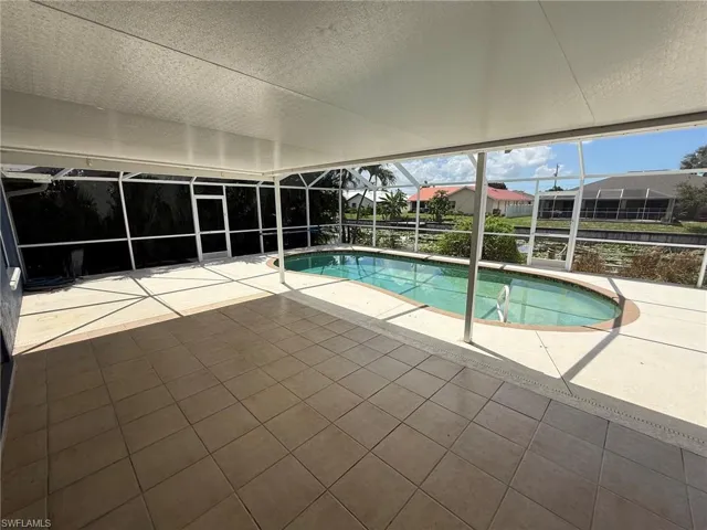 Spacious lanai with large under Truss Sitting Area