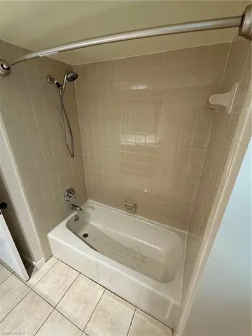 Guest Bathroom with tub/shower