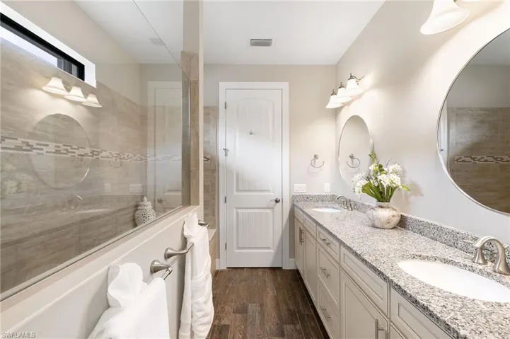 Owners bath