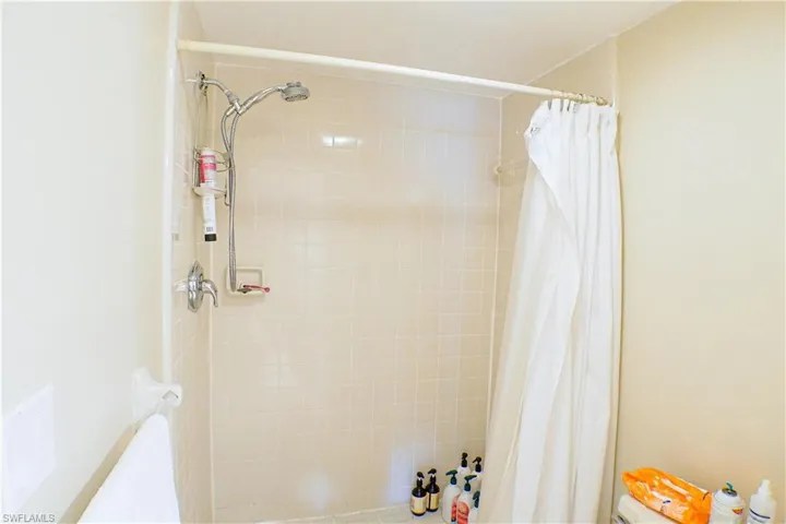 1804  Kings Lake  BLVD, Naples, FL 34112