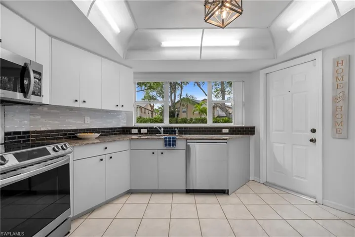 9828 Luna Cir # H104, Naples Fl 34109