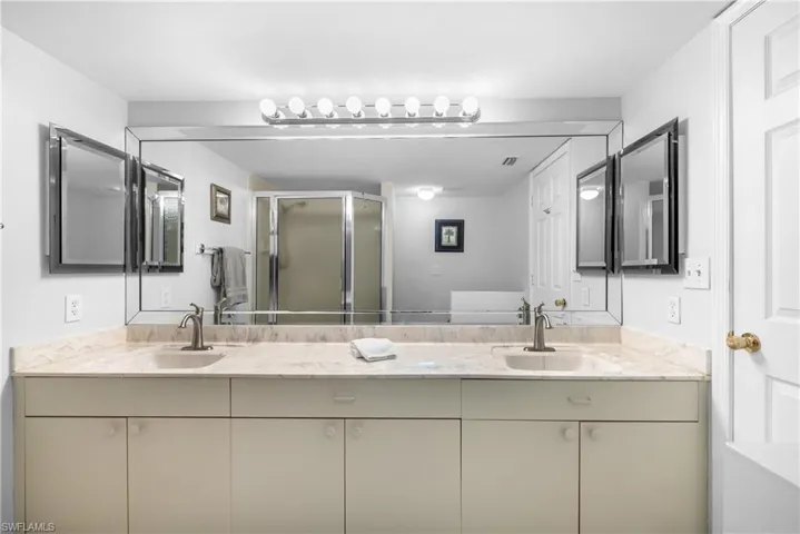 9828 Luna Cir # H104, Naples Fl 34109
