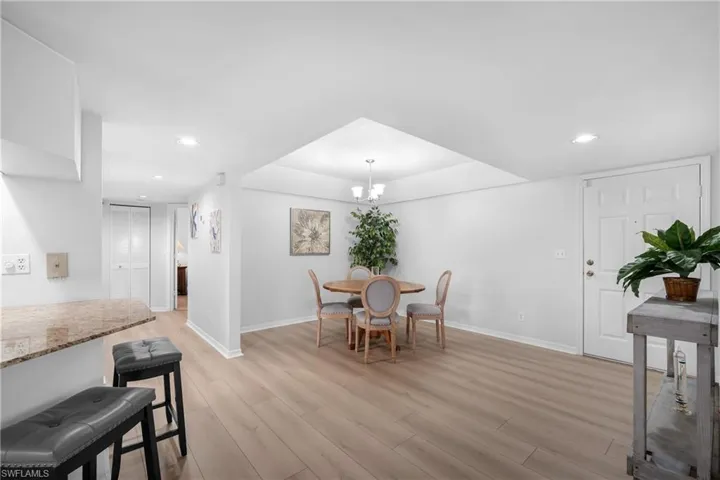 9828 Luna Cir # H104, Naples Fl 34109