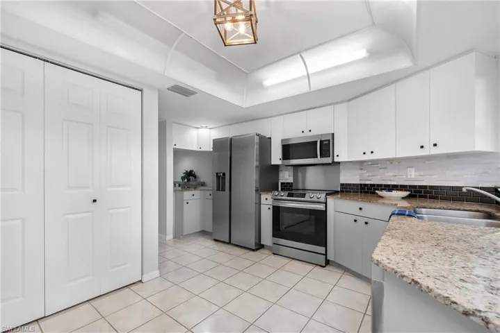 9828 Luna Cir # H104, Naples Fl 34109