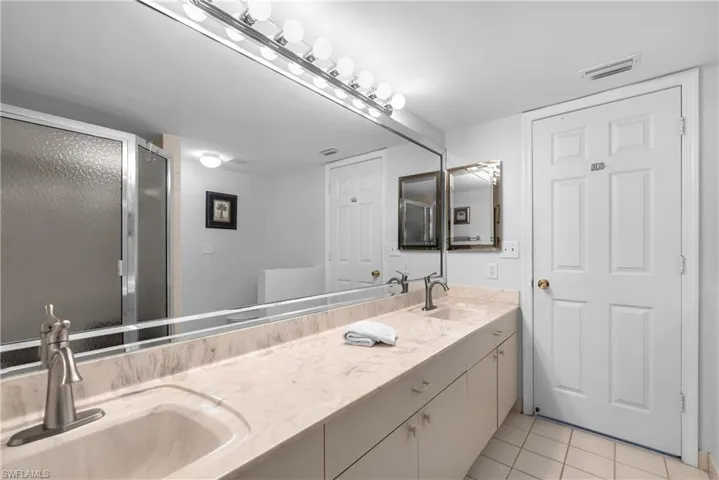 9828 Luna Cir # H104, Naples Fl 34109