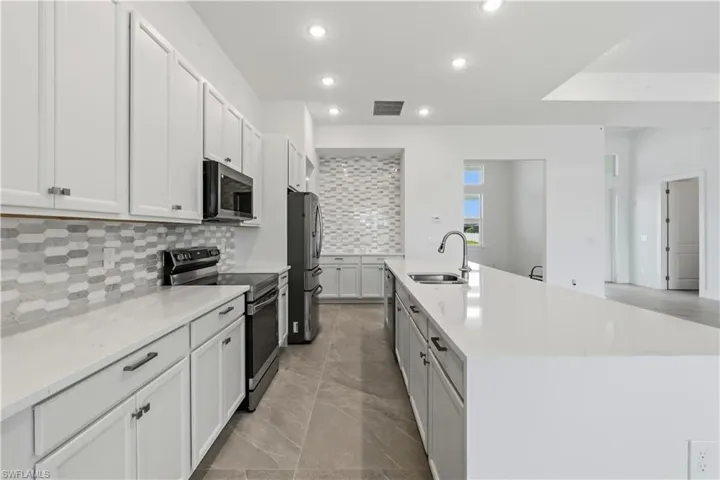 1241 33rd Ave, Cape Coral, Florida 33993