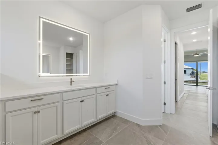 1241 33rd Ave, Cape Coral, Florida 33993