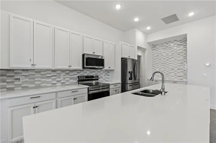 1241 33rd Ave, Cape Coral, Florida 33993