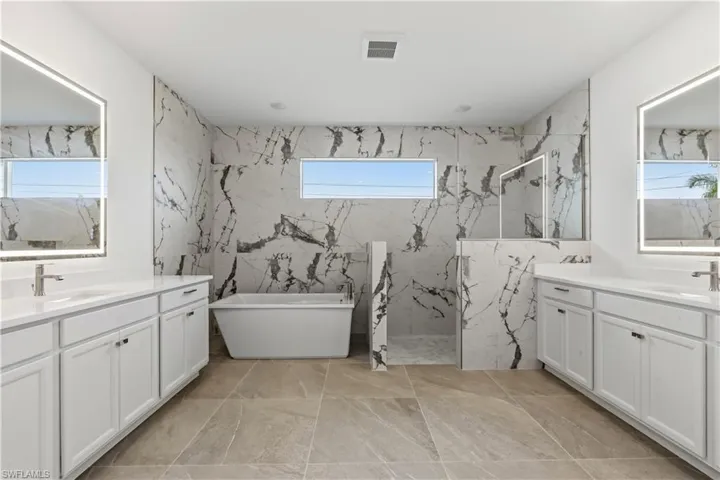 1241 33rd Ave, Cape Coral, Florida 33993