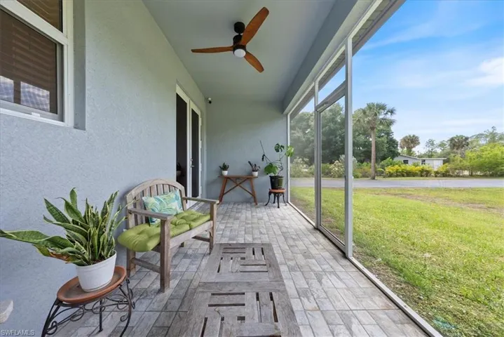 Lanai featuring ceiling fan
