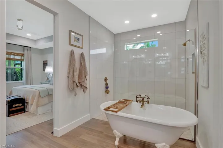 8517 S Lake Cir, Fort Myers, Florida 33908