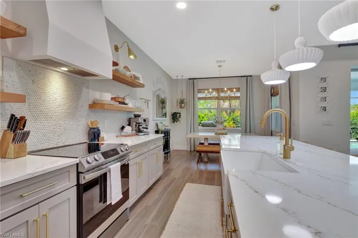 8517 S Lake Cir, Fort Myers, Florida 33908