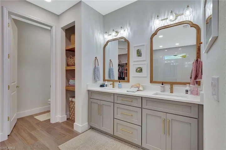 8517 S Lake Cir, Fort Myers, Florida 33908