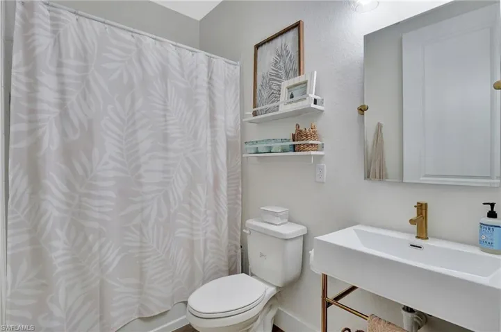 8517 S Lake Cir, Fort Myers, Florida 33908
