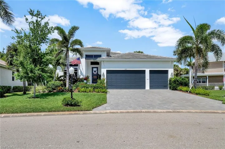 8517 S Lake Cir, Fort Myers, Florida 33908