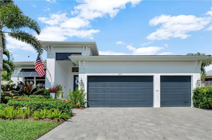 8517 S Lake Cir, Fort Myers, Florida 33908