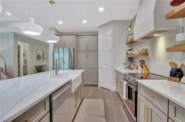 8517 S Lake Cir, Fort Myers, Florida 33908